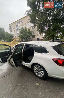 Универсал Opel Astra 2013 в Фастове