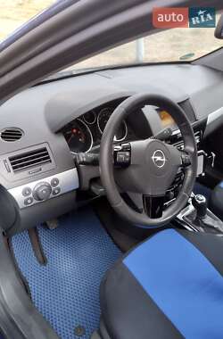 Универсал Opel Astra 2010 в 