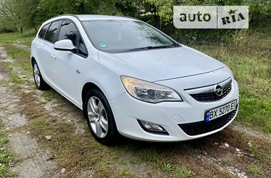 Универсал Opel Astra 2011 в Дунаевцах