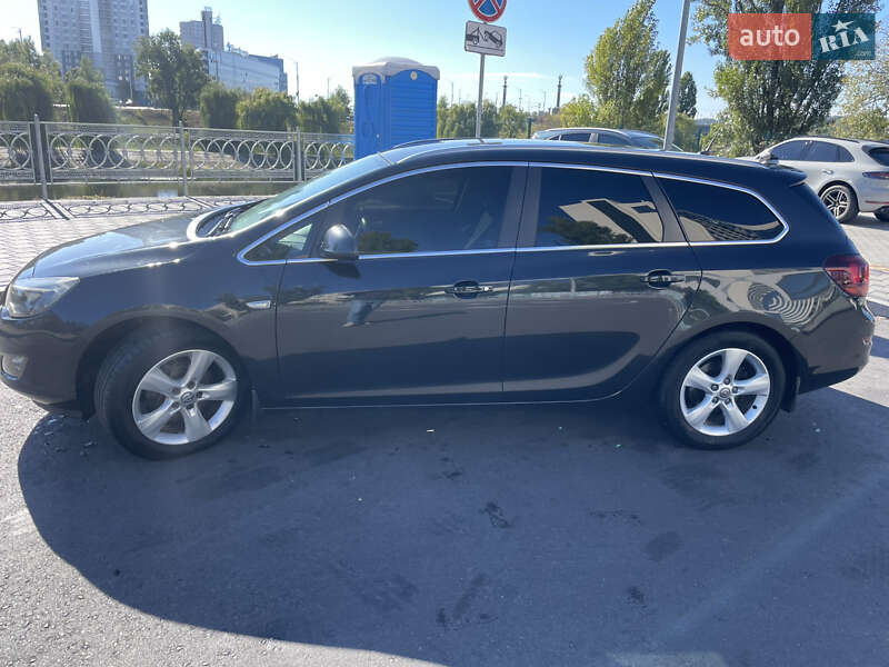 Универсал Opel Astra 2012 в Киеве