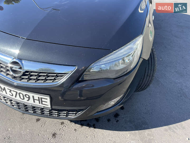 Универсал Opel Astra 2012 в Киеве