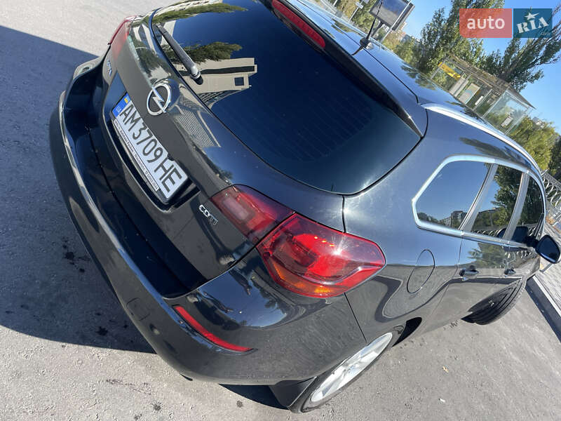 Универсал Opel Astra 2012 в Киеве
