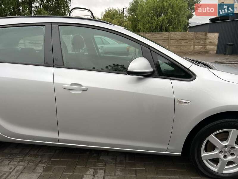 Универсал Opel Astra 2013 в Луцке