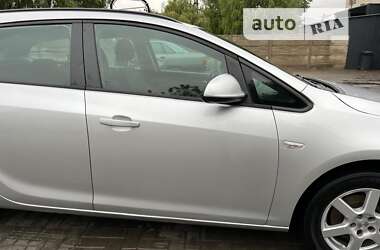 Універсал Opel Astra 2013 в Луцьку