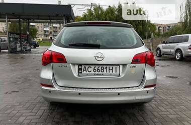 Універсал Opel Astra 2013 в Луцьку