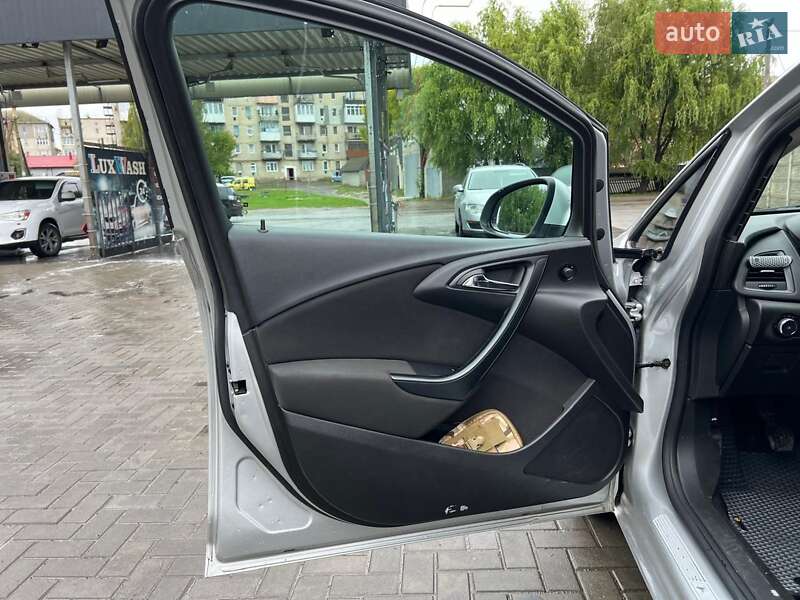 Универсал Opel Astra 2013 в Луцке