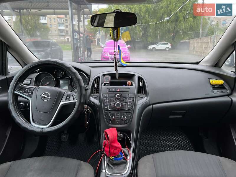 Универсал Opel Astra 2013 в Луцке
