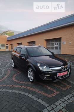 Универсал Opel Astra 2010 в Луцке