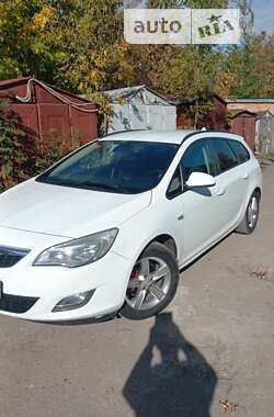 Універсал Opel Astra 2011 в Львові