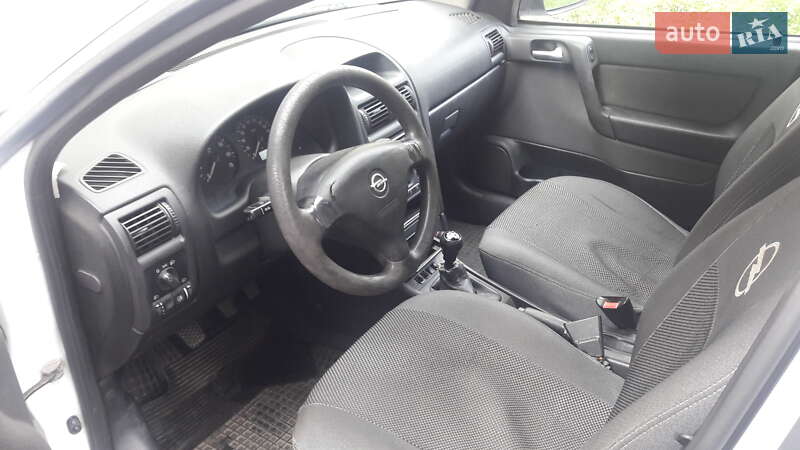 Седан Opel Astra 2008 в Львові