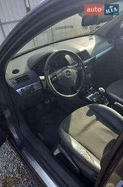 Универсал Opel Astra 2010 в 
