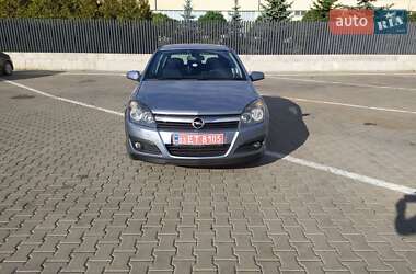 Хэтчбек Opel Astra 2006 в Рожище