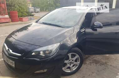 Универсал Opel Astra 2013 в Волочиске