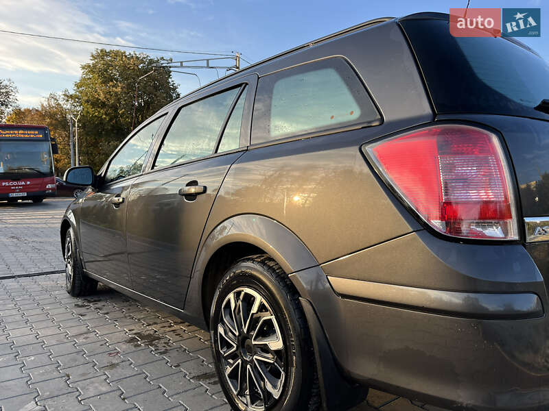 Универсал Opel Astra 2012 в Тернополе