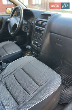 Хэтчбек Opel Astra 2000 в 