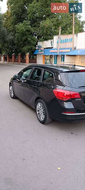 Універсал Opel Astra 2013 в Фастові