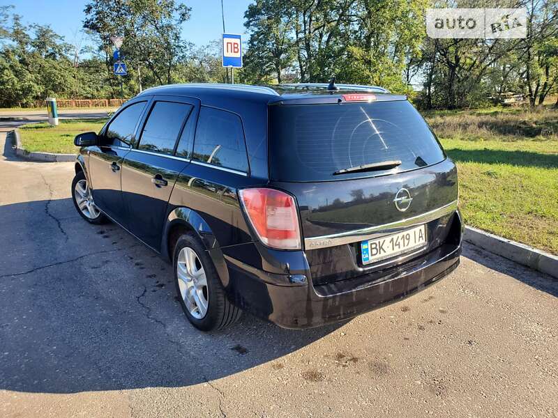 Універсал Opel Astra 2009 в Сарнах