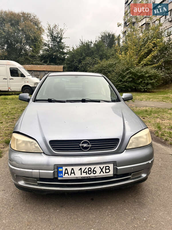 Седан Opel Astra 2004 в Киеве