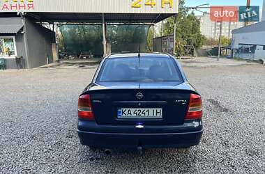 Седан Opel Astra 2000 в 