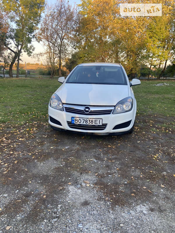 Универсал Opel Astra 2010 в Тернополе