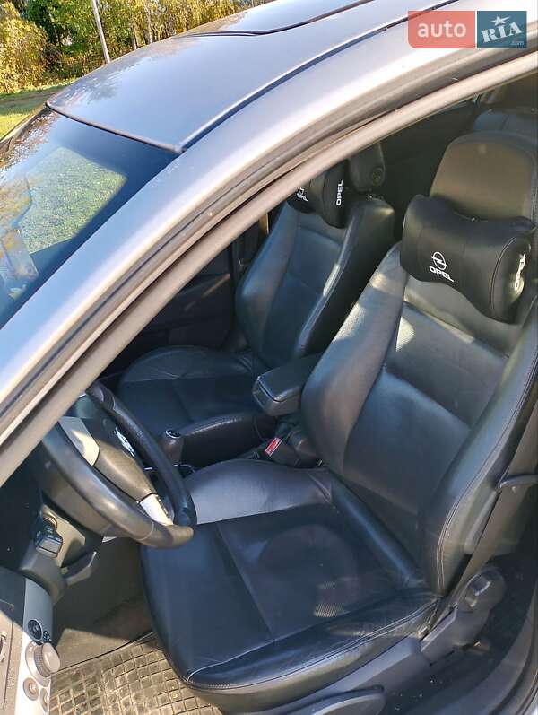 Хэтчбек Opel Astra 2007 в Киеве