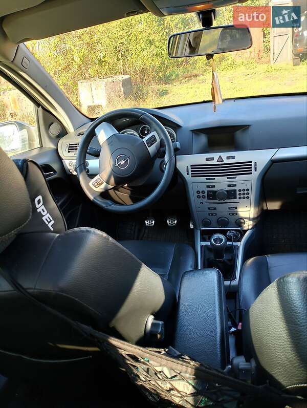 Хэтчбек Opel Astra 2007 в Киеве