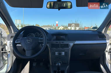 Универсал Opel Astra 2005 в 