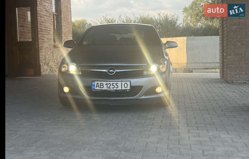 Купе Opel Astra 2006 в Виннице