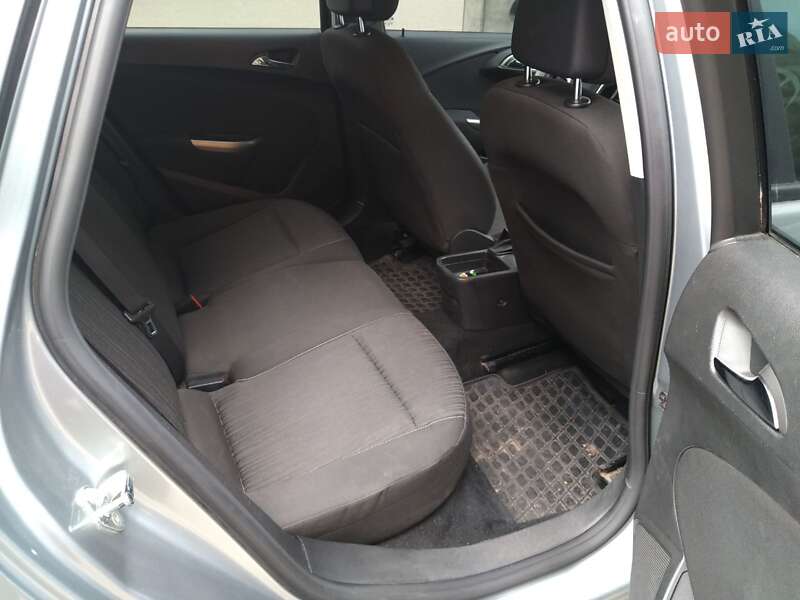 Универсал Opel Astra 2011 в Киеве