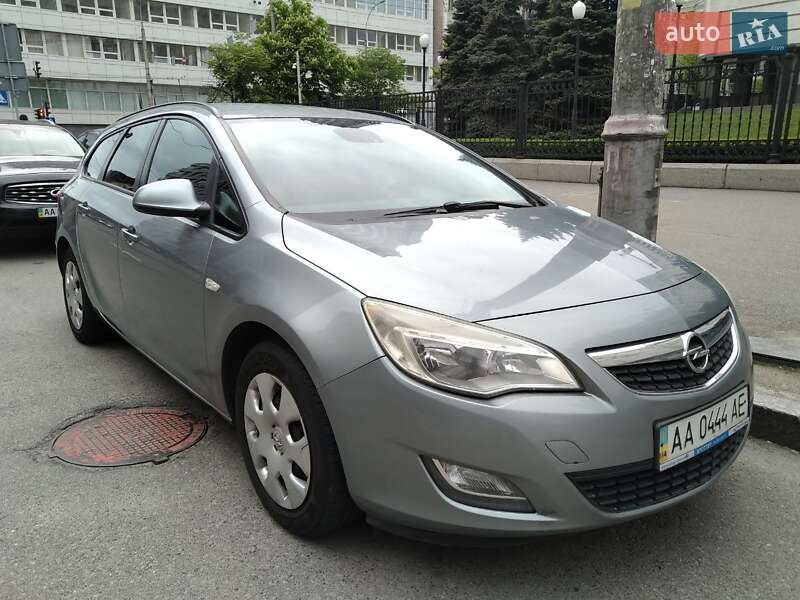 Универсал Opel Astra 2011 в Киеве