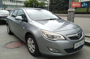 Универсал Opel Astra 2011 в 