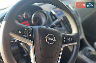 Универсал Opel Astra 2013 в 