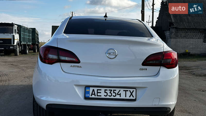 Седан Opel Astra 2015 в Павлограді