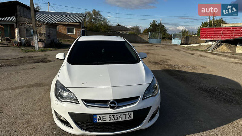 Седан Opel Astra 2015 в Павлограді