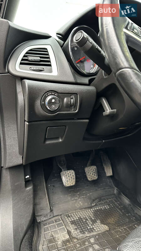 Седан Opel Astra 2015 в Павлограді