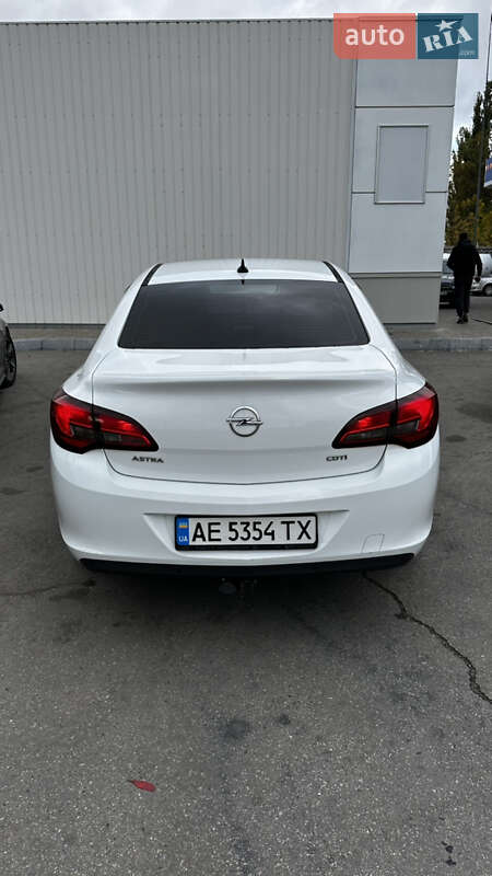 Седан Opel Astra 2015 в Павлограді