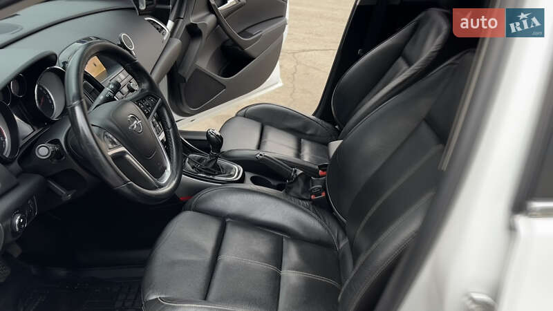 Седан Opel Astra 2015 в Павлограді