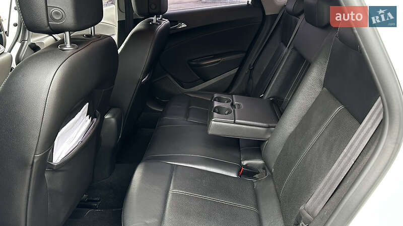 Седан Opel Astra 2015 в Павлограді