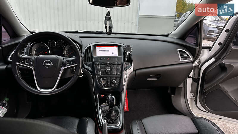 Седан Opel Astra 2015 в Павлограді