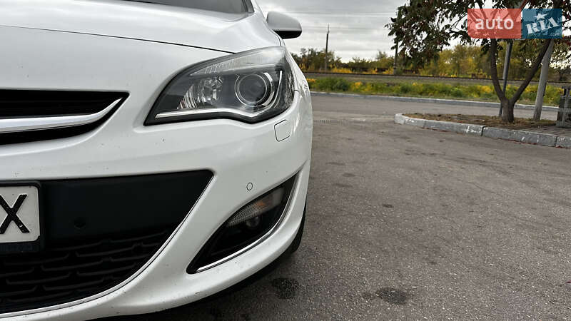 Седан Opel Astra 2015 в Павлограді