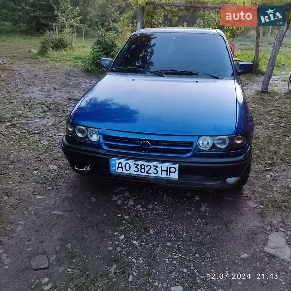Хэтчбек Opel Astra 1992 в Самборе фото 3 Хэтчбек Opel Astra 1992 в Самборе