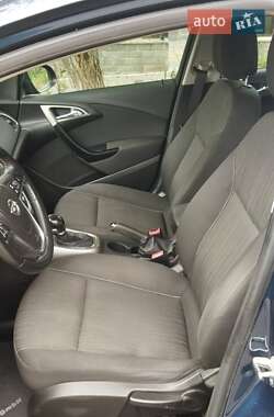 Универсал Opel Astra 2012 в 