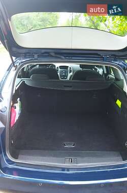 Универсал Opel Astra 2012 в 