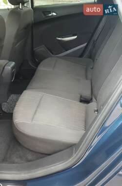 Универсал Opel Astra 2012 в 