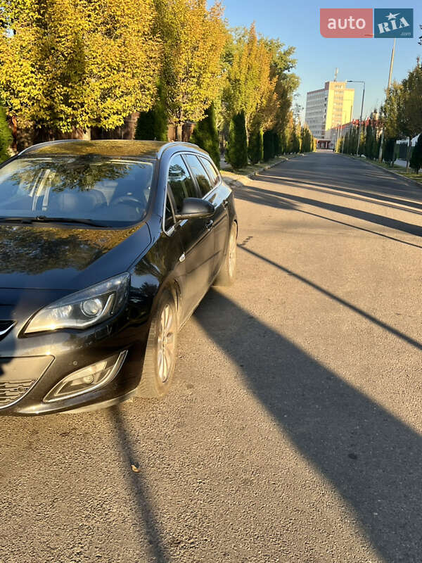 Универсал Opel Astra 2014 в Киеве