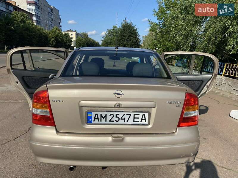 Седан Opel Astra 2001 в Коростене