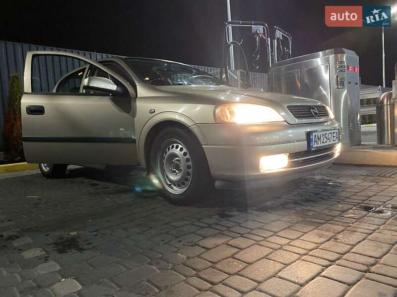 Седан Opel Astra 2001 в Коростене