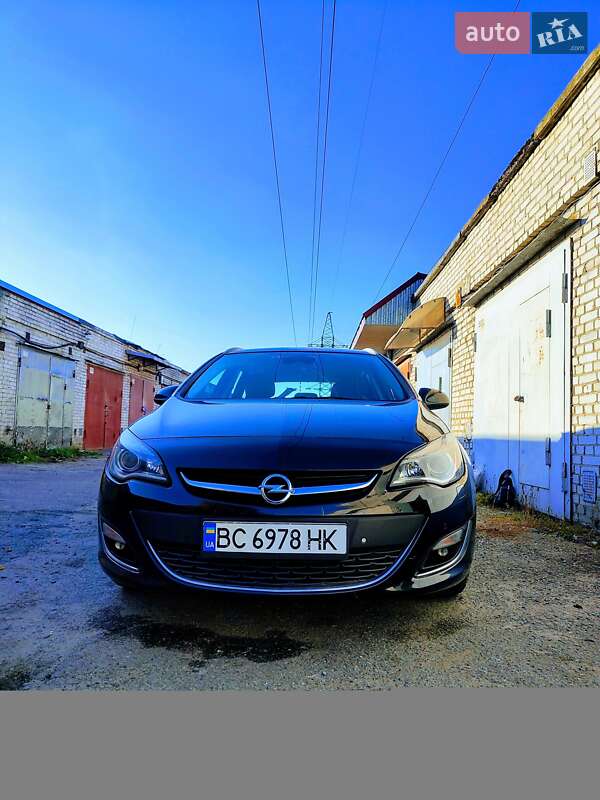 Универсал Opel Astra 2012 в Львове