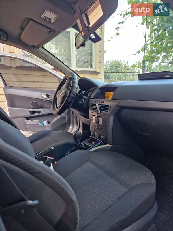 Хэтчбек Opel Astra 2004 в Владимире