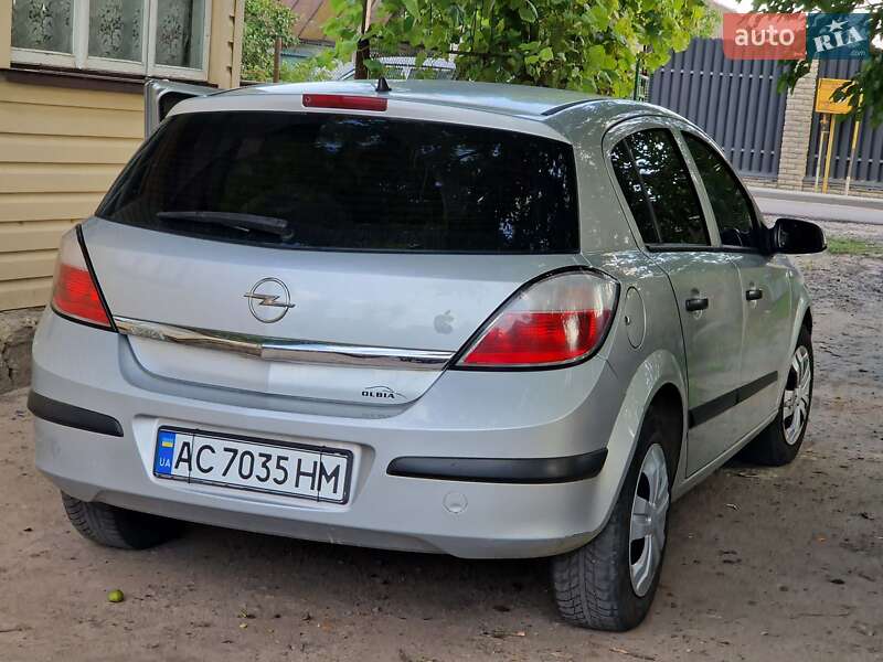 Хэтчбек Opel Astra 2004 в Владимире